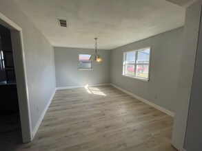 402 N Hughes St in Howe, TX - Building Photo - Building Photo