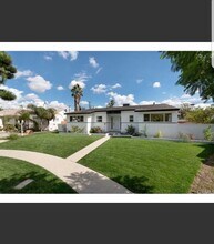 12521 Wixom St in Los Angeles, CA - Foto de edificio - Building Photo