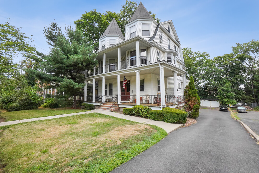 41 S Willow St in Montclair, NJ - Building Photo