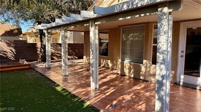 6041 Spring Harvest Dr in Las Vegas, NV - Building Photo - Building Photo