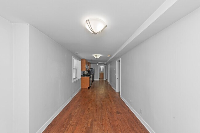 1525 W Barry Ave, Unit 1R in Chicago, IL - Foto de edificio - Building Photo