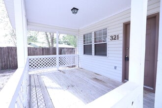 321 Michael Cir in Mary Esther, FL - Building Photo - Building Photo