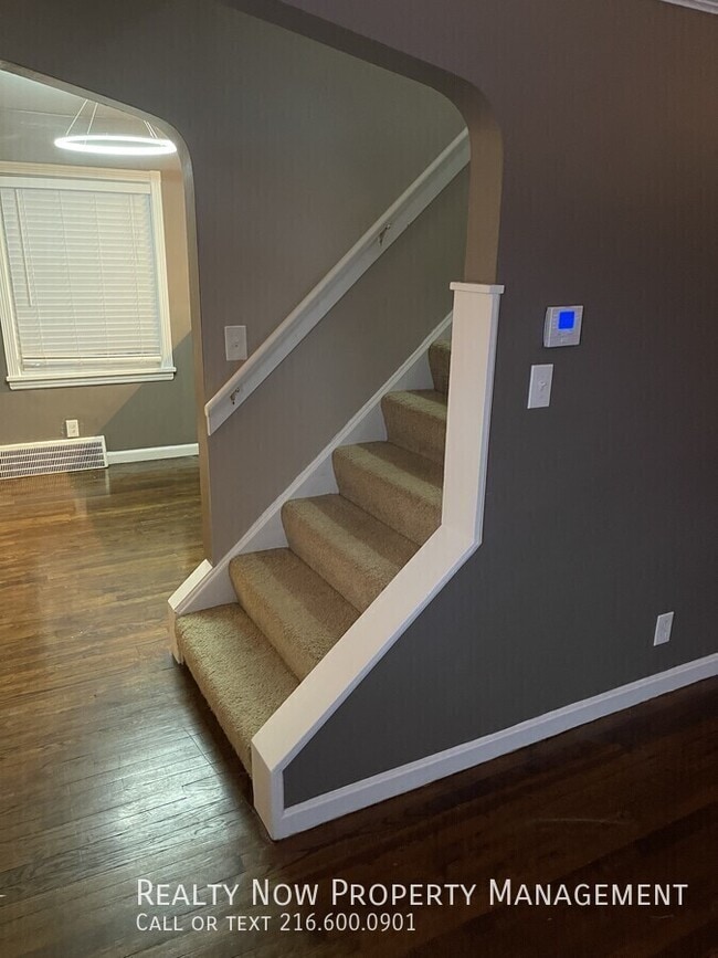 25300 Lakeshore Blvd in Euclid, OH - Building Photo - Building Photo