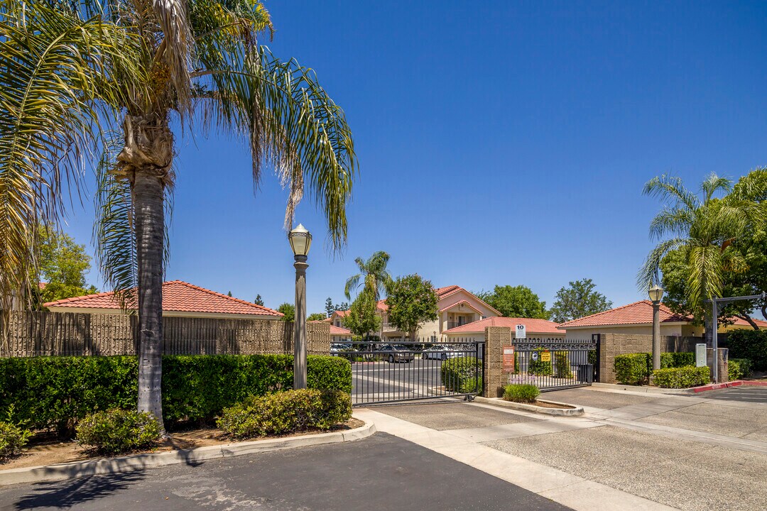 1542 E Alluvial Ave, Unit 128 in Fresno, CA - Building Photo