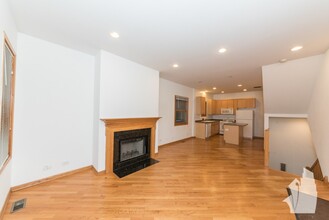 2651 N Wayne Ave, Unit 3 in Chicago, IL - Building Photo - Building Photo