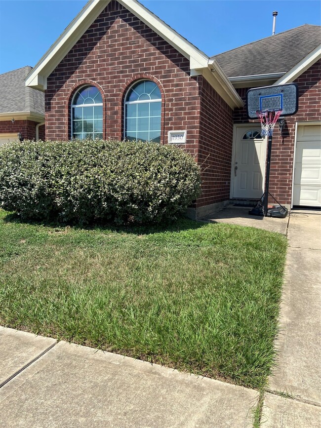 1930 Shady Oaks Ct in Missouri City, TX - Building Photo - Building Photo