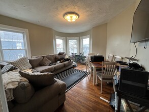 59 Cedar St, Unit 2 in Somerville, MA - Building Photo - Building Photo