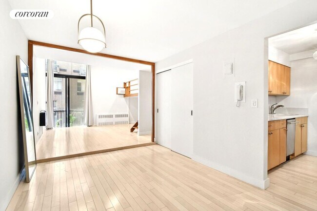 215 E 24th St in New York, NY - Building Photo - Building Photo