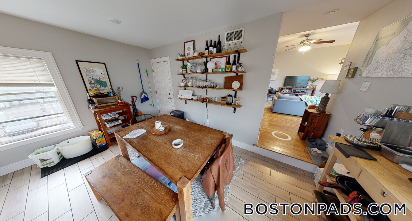 13 Pleasant St in Cambridge, MA - Building Photo
