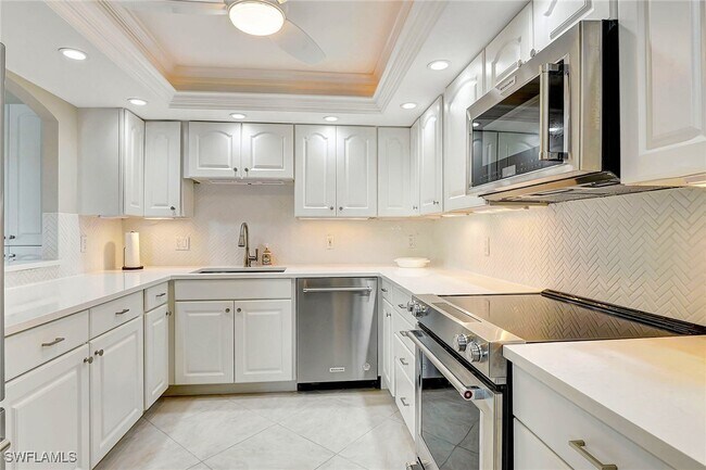 property at 2880 Gulf Shore Blvd N