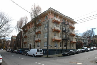 Alvarado Apartments in Portland, OR - Building Photo - Building Photo