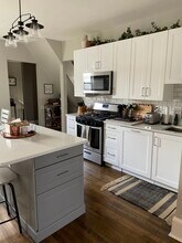 1025 E Hamilton St, Unit Upper in Milwaukee, WI - Building Photo - Building Photo