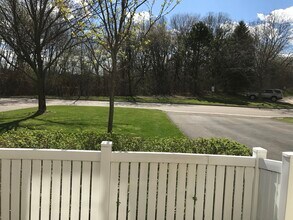 14179 Plymouth Ave in Burnsville, MN - Foto de edificio - Building Photo