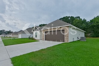 111 Rainfall Ln in Carencro, LA - Foto de edificio - Building Photo