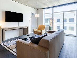 1550 NW Naito Pkwy in Portland, OR - Building Photo - Building Photo