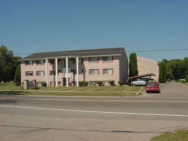 Oak Meadow Apartments in Allegan, MI - Building Photo