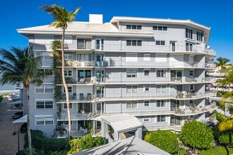 La Tour Rivage Apartments in Naples, FL - Foto de edificio - Building Photo