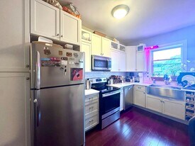 1834 Beacon St, Unit 16 in Brookline, MA - Building Photo