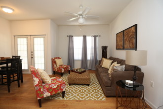 Windsor Place in Laredo, TX - Building Photo - Building Photo