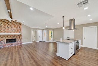 2103 Woodway Dr in New Caney, TX - Building Photo - Building Photo