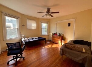 49 Beech Glen St, Unit 3 in Boston, MA - Foto de edificio - Building Photo