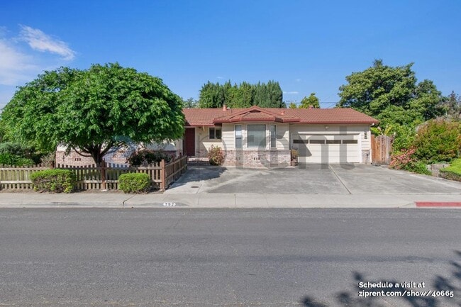 property at 792 Los Olivos Dr