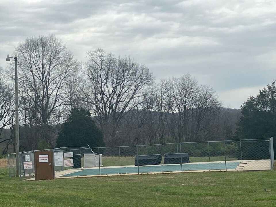 150 Oakcrest Cir in Bristol, VA - Building Photo