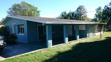 13031 3rd St in Ft. Myers, FL - Building Photo - Building Photo