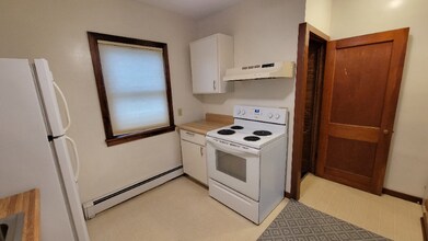 1512 Summer St in Grinnell, IA - Building Photo - Building Photo