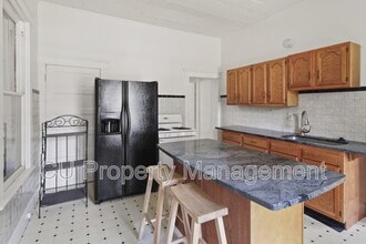 512 W Clark St in Champaign, IL - Building Photo - Building Photo