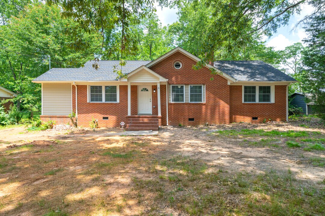 1247 Cherokee Ave in Griffin, GA - Building Photo