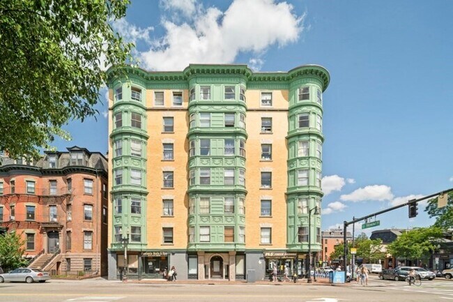 492 Massachusetts Ave, Unit 32 in Boston, MA - Foto de edificio - Building Photo