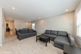 856 E Capri Dr in Palatine, IL - Building Photo - Building Photo