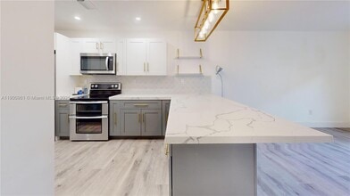 7965 NW 8th St in Miami, FL - Building Photo - Building Photo