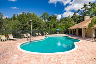Harbor Oaks Apartments in Hudson, FL - Foto de edificio - Building Photo