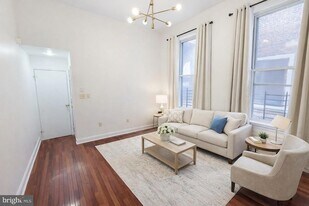 1828-1800 Green St, Unit 1R in Philadelphia, PA - Building Photo