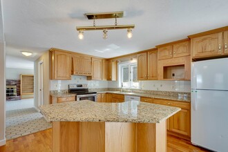 58 Revere Rd in Woburn, MA - Foto de edificio - Building Photo