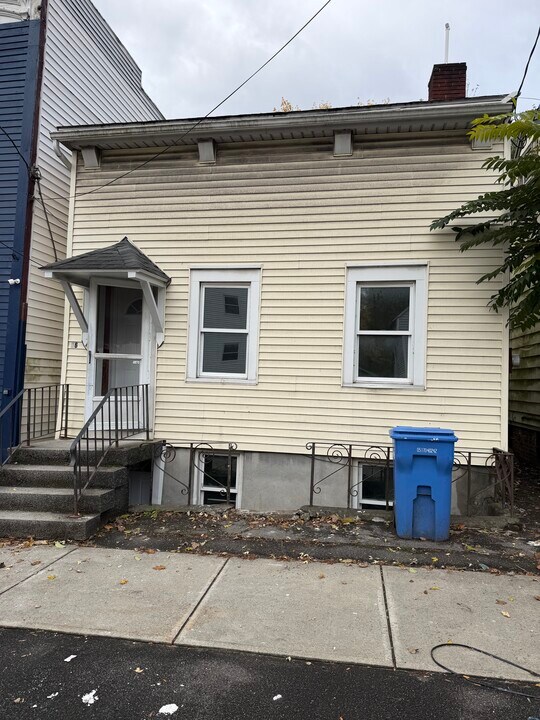 16 Mohawk St in Albany, NY - Building Photo
