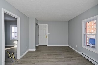 131 Center St in Holyoke, MA - Building Photo - Building Photo