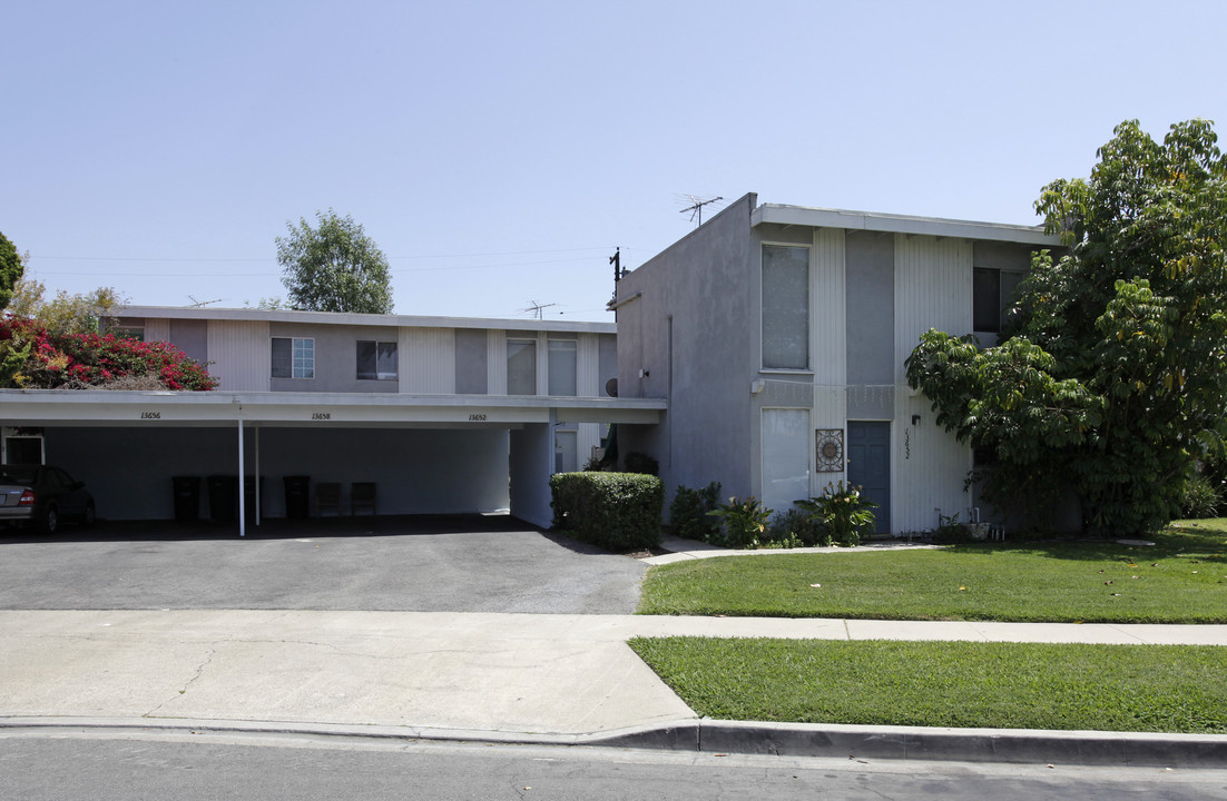 13652-13658 Estero Cor in Tustin, CA - Building Photo