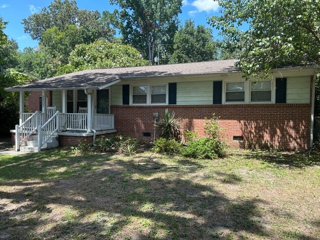 property at 2807 Holt Dr