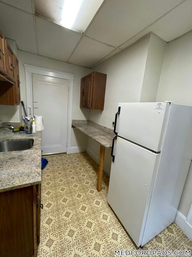 63 Fellsway W, Unit 7 in Medford, MA - Foto de edificio - Building Photo