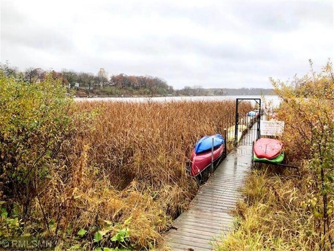 1304 W Medicine Lake Dr-Unit -306 in Minneapolis, MN - Building Photo - Building Photo