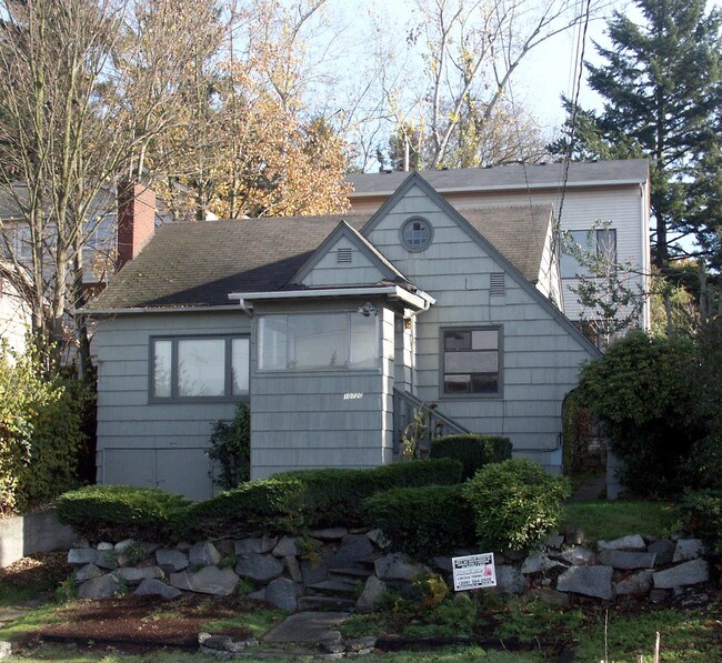 10720-10722 Stone Ave N in Seattle, WA - Building Photo - Building Photo