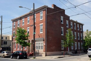 916-918 N 15th St in Philadelphia, PA - Building Photo