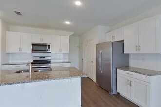 32165 Katelin Cir in Leesburg, FL - Building Photo - Building Photo