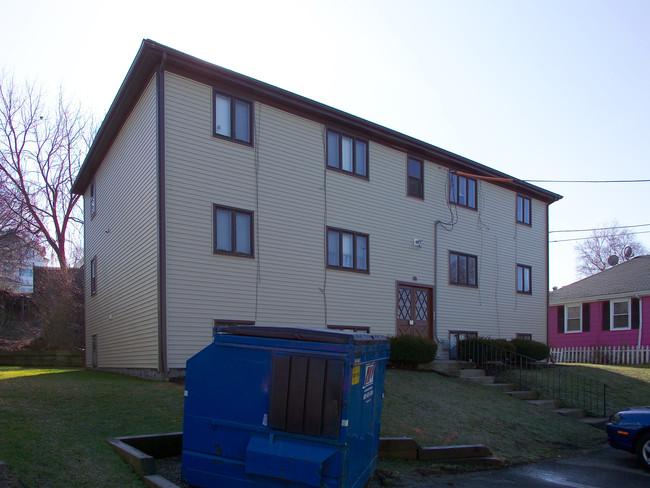 124 Ash St in Fall River, MA - Foto de edificio - Building Photo