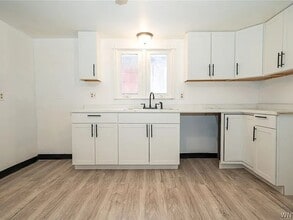 166 Barnard St in Buffalo, NY - Building Photo - Building Photo