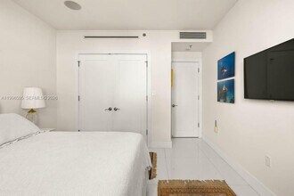 1000 Venetian Way in Miami Beach, FL - Foto de edificio - Building Photo