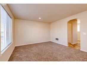 1760 W 18th Ave in Eugene, OR - Foto de edificio - Building Photo